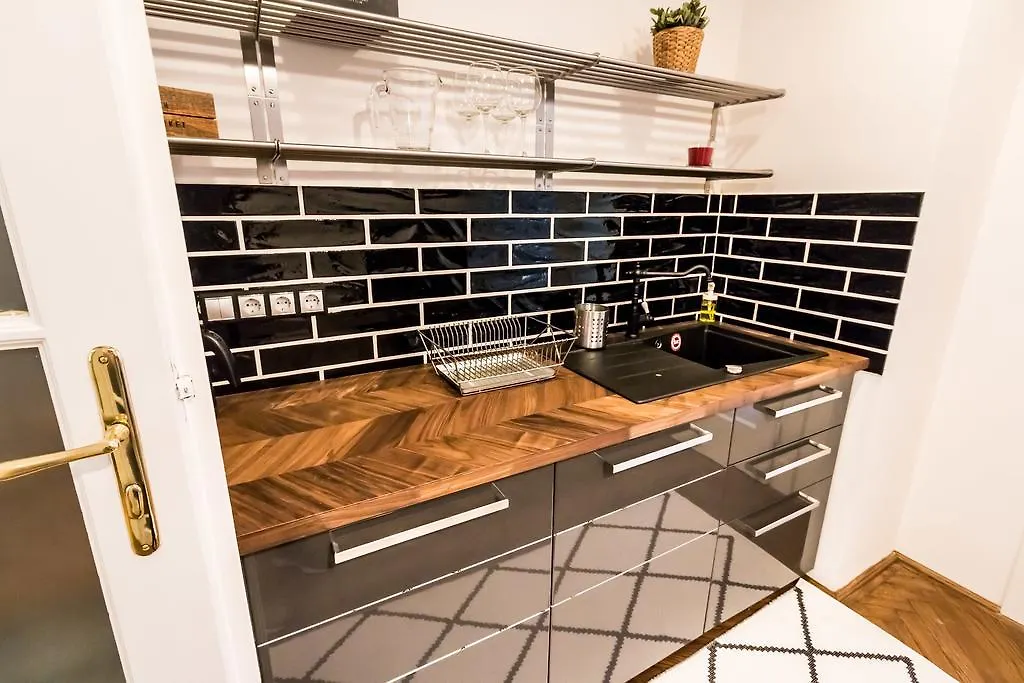 Cityhold Premier Apartment Budapest 0*,